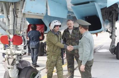 uziel - #aircraftboners #czerwonastronamocy #militaria ależ ten Su-34 to bydle. Na st...