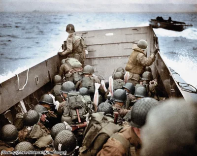 s.....w - Żołnierze dopływający do brzegu plaży Omaha w Normandii w czasie D-Day - 19...