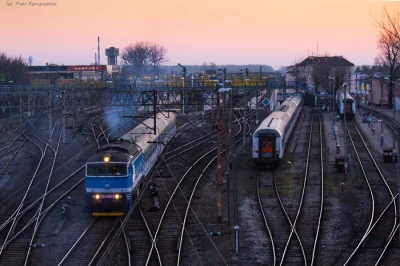 d.....i - Nurek czyli konstrukcja czeska 754 wyjeżdża ze stacji Białystok w stronę Su...