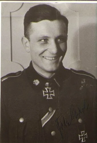 Thronstahl - Fritz Christen - SS-Sturmmann, artylerzysta dywizjonu przeciwpancernego ...