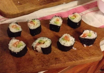 maver - #sushi #fail. Mój pierwszy raz i coś nie do końca wyszło. Łosoś był w porządk...