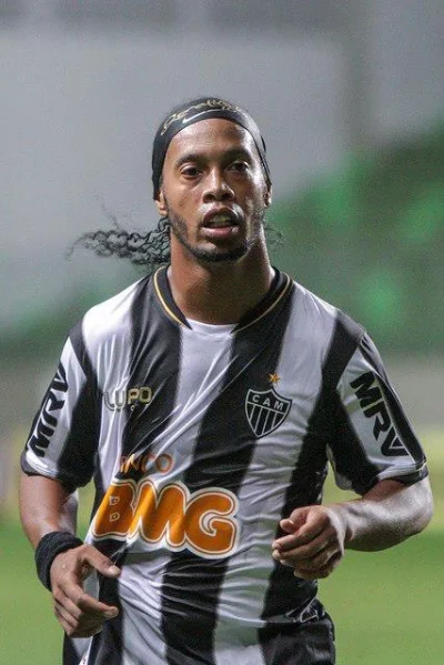 m.....8 - #ronaldinho #barcaspam #spamujetylkotroszeczke

Roni wyprostował sobie zęby...