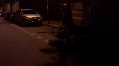 Luris - Ktoś zaparkował stolik na ulicy