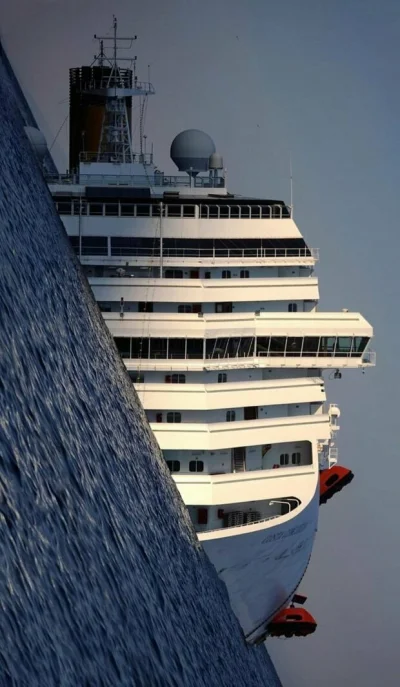 ColdMary6100 - Wrak statku Costa Concordia
#fotografia #ciekawostki