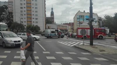 erosamuraj5000 - Wypadek na skrzyżowaniu Focha i Jadwigi, tramwaje w kierunku Wilczak...