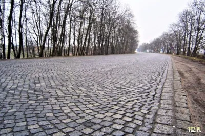 M.....a - > Czy kiedyś #!$%@? naprawią tę padakę z betonowych płyt. 
@Maglev: Plażo,...