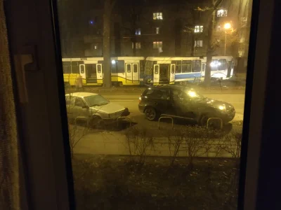 domix2t - @kj5: Kiedy siedzisz sobie w kuchni a za oknem tramwaj próbuje driftować xD