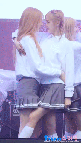 XKHYCCB2dX - #eunseo #XuanYi #wjsn #gif 
#koreanka #gif