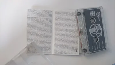 rajet - wynorałem kasetę z szuflady. Tak wyglądała książeczka z tekstami pisanymi mac...