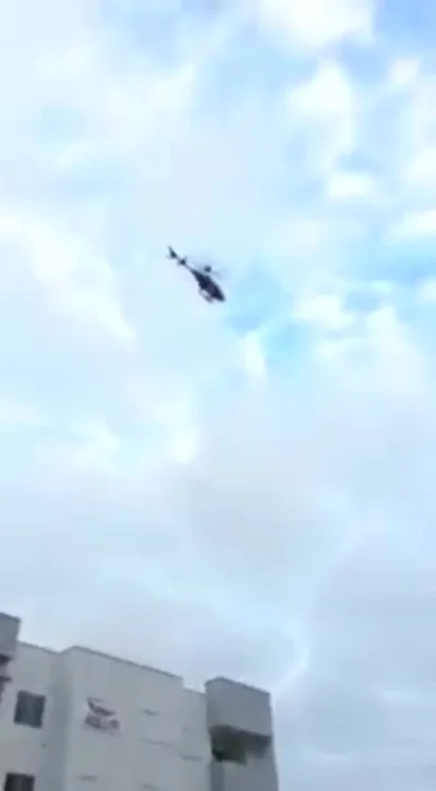 marianoitaliano - helikopter próbuje lądować awaryjnie w samym centrum miasta... ಠ_ಠ ...