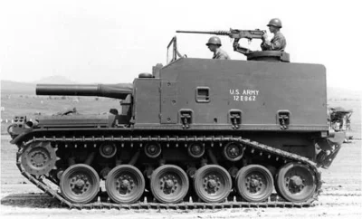 Jogi4 - Działo M44 SPH zostało zbudowane na zmodyfikowanym podwoziu czołgu lekkiego M...