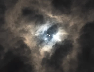 asdfghjkl - Zaćmienie słońca sprzed 15 minut w maksymalnej fazie jaka była widoczna w...