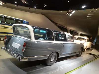 jdef90 - Warto odwiedzić muzeum Mercedesa... jeszcze kilka innych ciekawych aut można...