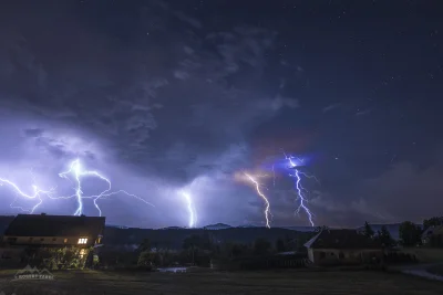 peradon - Składak z nocnych błysków w Beskidzie :) W komentarzu jedna klatka
#burza ...