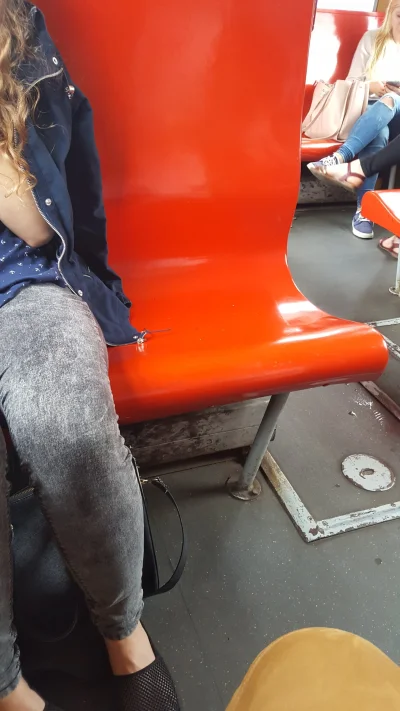 vomalio - Ja #!$%@? kto wymyślił takie siedzenia w pociągu na trasie 140km
#pociagi #...