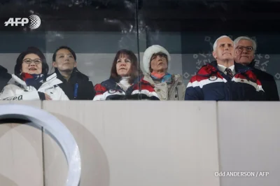 Priya - Kim Yo Jong, siostra Kim Dzong Una (druga od lewej), i Mike Pence, v-ce prezy...