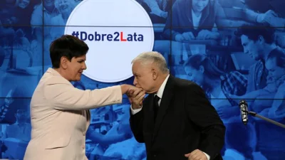 spere - "Kaczyński broni nagród dla ministrów. Przed wystąpieniem poprosił Szydło: "p...