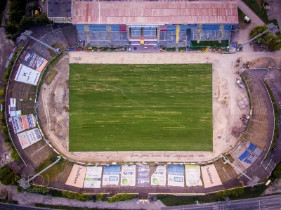 masskillah - Przepiękny stadion Stomilu ze świeżo położną murawą ( ͡° ͜ʖ ͡°)
#pilkan...