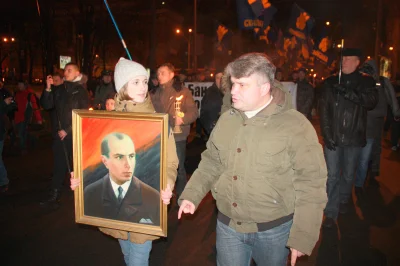 L.....h - @Lord_Vladek: Dziewczyna na każdym zdjęciu z Ukrainy trzyma ten portret. To...
