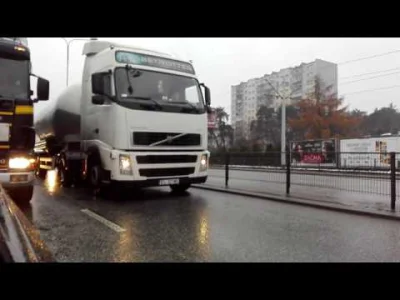 WLADCA_MALP - A tak wyglądało to dziś w Łodzi... ul. Zgierska, kierowca ciężarówki ni...