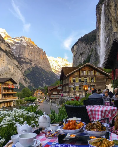 F.....x - #europa #gory #szwajcaria #turystyka Obiad w Lauterbrunnen, Szwajcaria