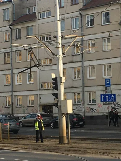 MiejscaWeWroclawiu - Uszkodzona trakcja na ulicy Kazimierza Wielkiego. Obecnie tworzą...