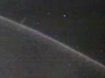 zmXsNU-17K - #ciekawostki #ufo Według teorii spiskowej widzimy atak na ufo.