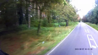 Maciek5000 - Taki obraz nasz. Wyprzedzanie rowerzysty w lesie, na szczycie łuku.

N...
