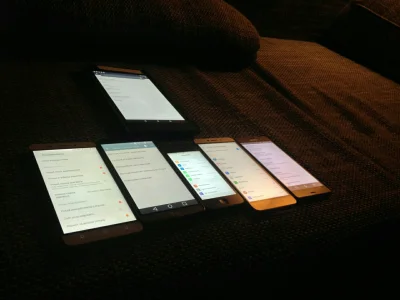 Dzbanek_soku - takie na szybko porownanie ekranow w kilku smartphonach. Od lewej: Let...