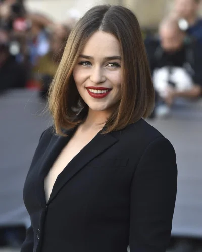 Gimpson - Emilia Clarke jest starsza od Sławomira Mentzena

#polska #konfederacja #...