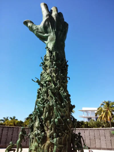 Gracek - Pomnik ofiar Holocaustu w Miami:

więcej zdjęć: http://imgur.com/a/5Q7jf