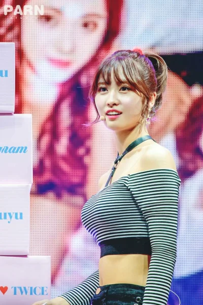 XKHYCCB2dX - #momo #twice 
#koreanka #japonka