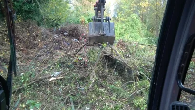 p.....a - I weź teraz się męcz i rozplątuj bo szefa wpadł na pomysł żeby kupę złomu p...