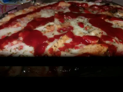 DziecizChoroszczy - #chwalesie #choroszczfood #pizza #foodporn
Jem se pitce elo ʕ•ᴥ•ʔ
