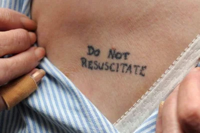 RuskieSzlugi - >bądź tatuażystą
pewnego dnia robisz tatuaż na klatce piersiowej
podcz...