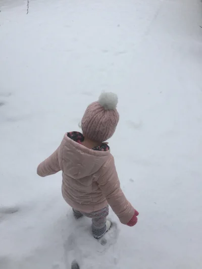 R2D2zSosnowca - Moja córeczka po raz pierwszy w życiu biega po śniegu. Pierwsze 30 se...