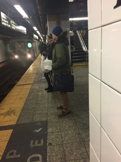 R2D2zSosnowca - Zupełnie zbędne. Nowojorskie metro nawet bez tego jest obrzydliwe. Uw...