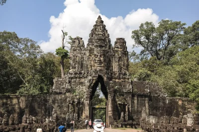 neufrin - Cześć Mirki, popełniłem 3 wpisy o kompleksie świątyń Angkor w Kambodży.
Pi...