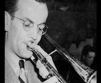 kultowa - #muzyka #kultowamuzyka #30s #jazz 

Glenn Miller - Moonlight Serenade