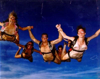 kulmegil - Spadochroniarstwo - wersja bez ubrań

#sportyekstremalne #skydiving #teraz...