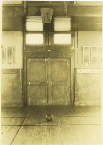 piotr-zbies - 125 lat temu James Naismith wymyślił koszykówkę ( ͡° ͜ʖ ͡°)
#koszykowk...