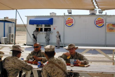 supermoc - @marian1881: @emerjot: Dzisiaj fast-foody jadą razem z żołnierzami i są na...