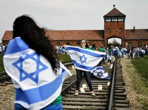 centryfuga - A teraz wyobraźmy sobie co by się działo, gdyby komuś zaczęły przeszkadz...