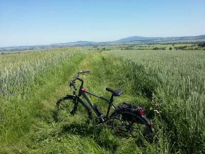 SwaRozyC79 - Masyw Ślęży widziany z południa. Z lewej strony Dzierżoniów. Zdjęcie rob...