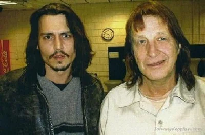b.....s - @cbreaker: Zdjęcie z odwiedzin Johnny Deppa w więzieniu. Może już wtedy pla...
