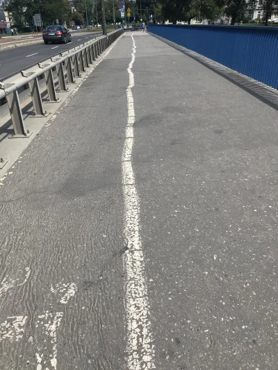 morfineczka - Jak się maluje takie linie przy ścieżce rowerowej?