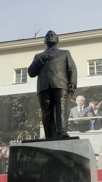 algorytm7007 - Jaruś się nie ohajtał to obrączki nie nosi... 
#kaczynski #warszawa