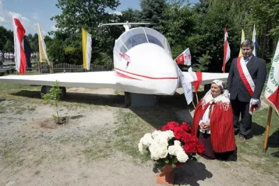 robert5502 - " A pomnika, upamiętniającego ofiary tego najtragiczniejszego w dziejach...