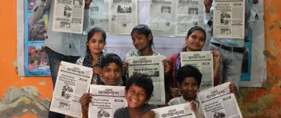 misyjne_pl - Dzieci ulicy w New Delhi... redagują czasopismo i opisują w nim własne h...