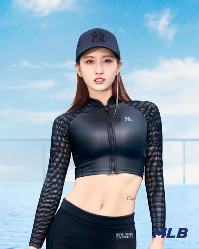 XKHYCCB2dX - #momo #twice 
#koreanka #japonka